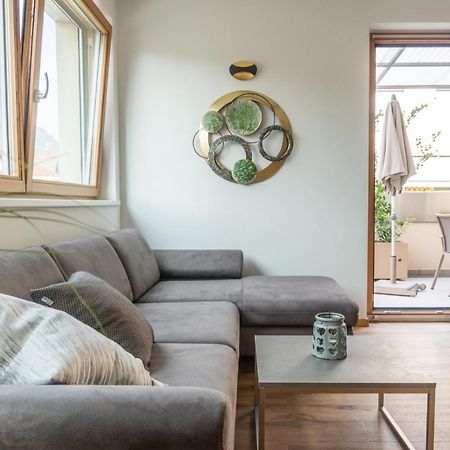 Ferienwohnung Mit Garage, Fahrradraum Und Sehr Grosser Sonnenverwoehnten Terrasse Lagundo Exteriör bild
