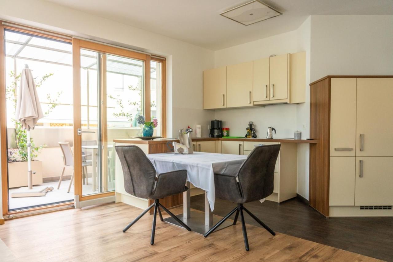 Ferienwohnung Mit Garage, Fahrradraum Und Sehr Grosser Sonnenverwoehnten Terrasse Lagundo Exteriör bild