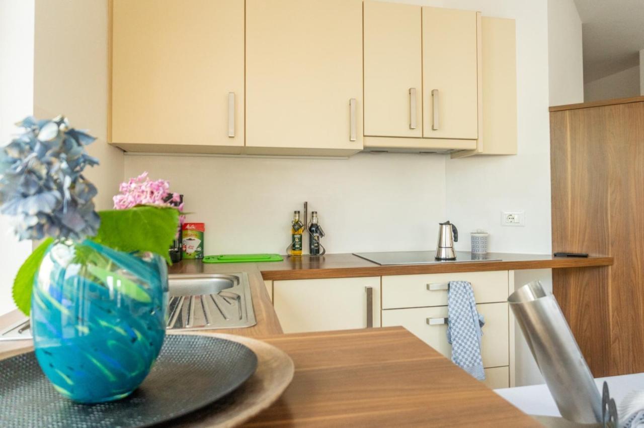 Ferienwohnung Mit Garage, Fahrradraum Und Sehr Grosser Sonnenverwoehnten Terrasse Lagundo Exteriör bild