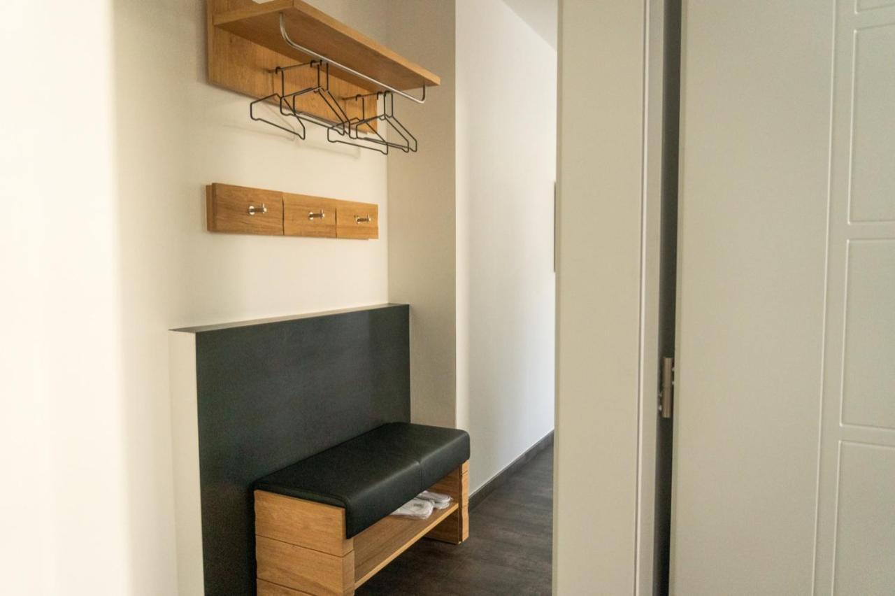 Ferienwohnung Mit Garage, Fahrradraum Und Sehr Grosser Sonnenverwoehnten Terrasse Lagundo Exteriör bild