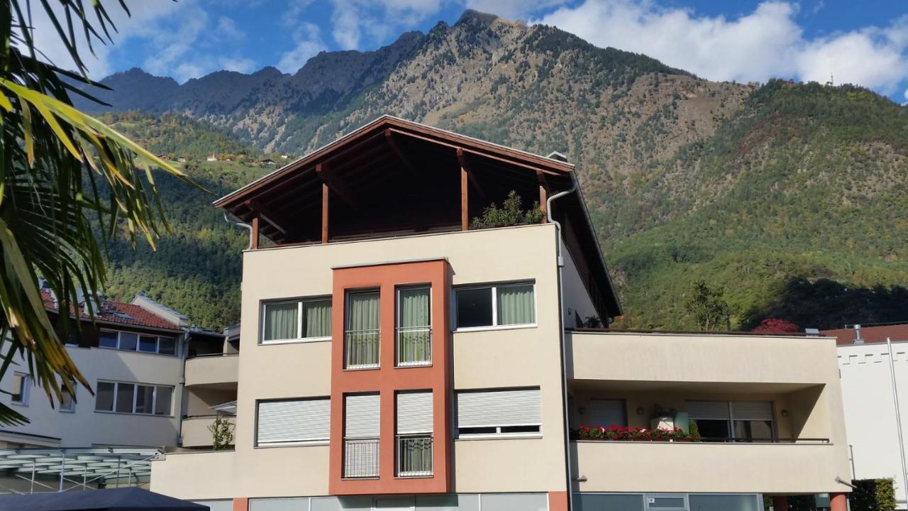 Ferienwohnung Mit Garage, Fahrradraum Und Sehr Grosser Sonnenverwoehnten Terrasse Lagundo Exteriör bild
